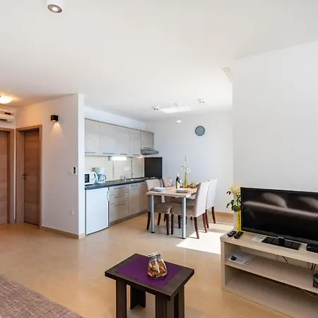 Feriehus Front In Kožino