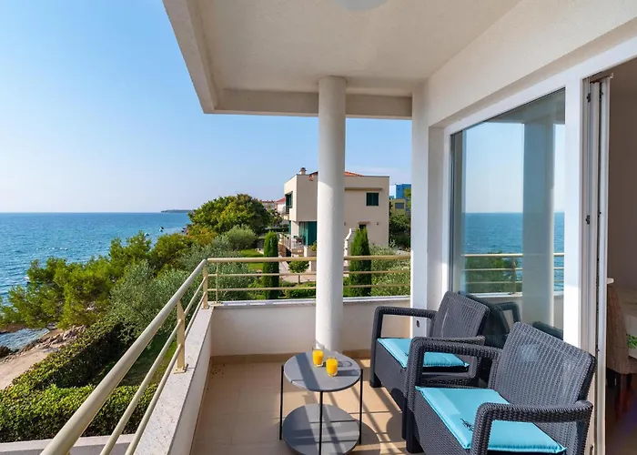 Front In Vikendica *