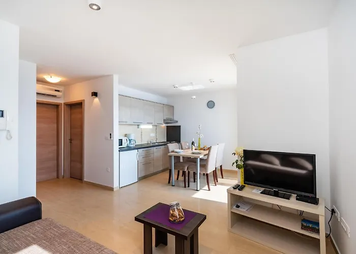 Vikendica Front In Kozino