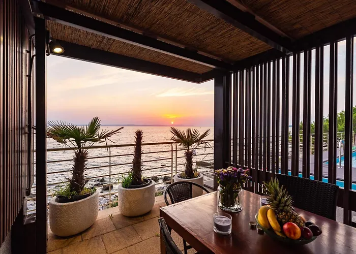 Vikendica Front In *