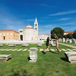 Сasa de vacaciones Front In Kožino