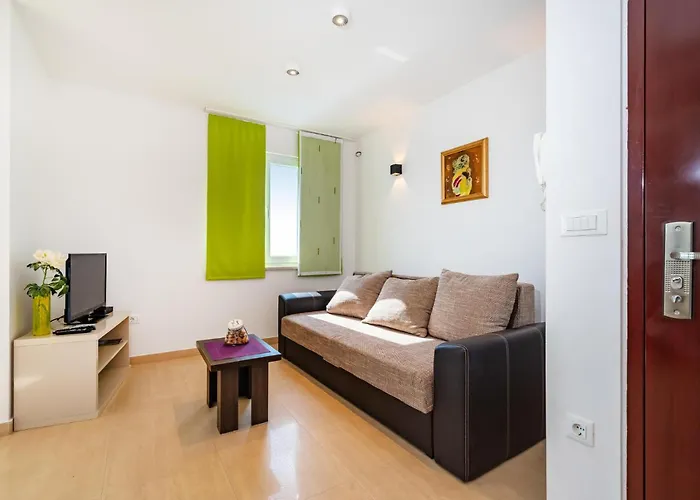 Front In Prázdninový dům *