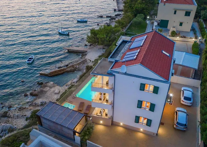 Front In Prázdninový dům *